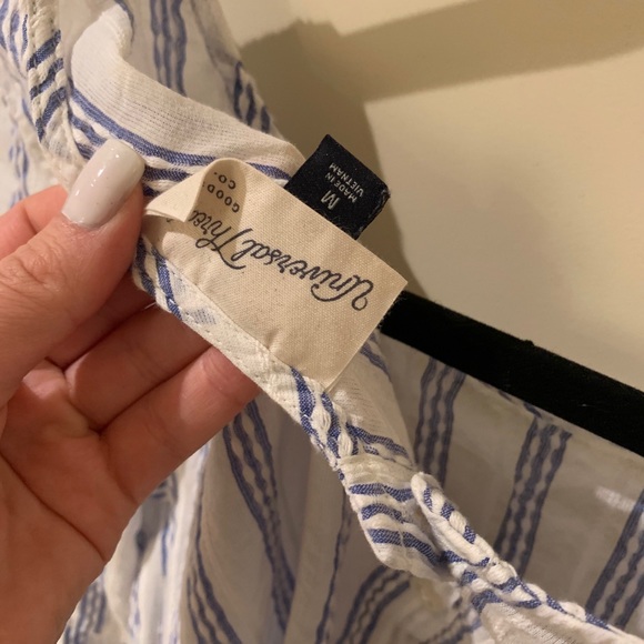 Cute top buttons on back - Picture 3 of 7